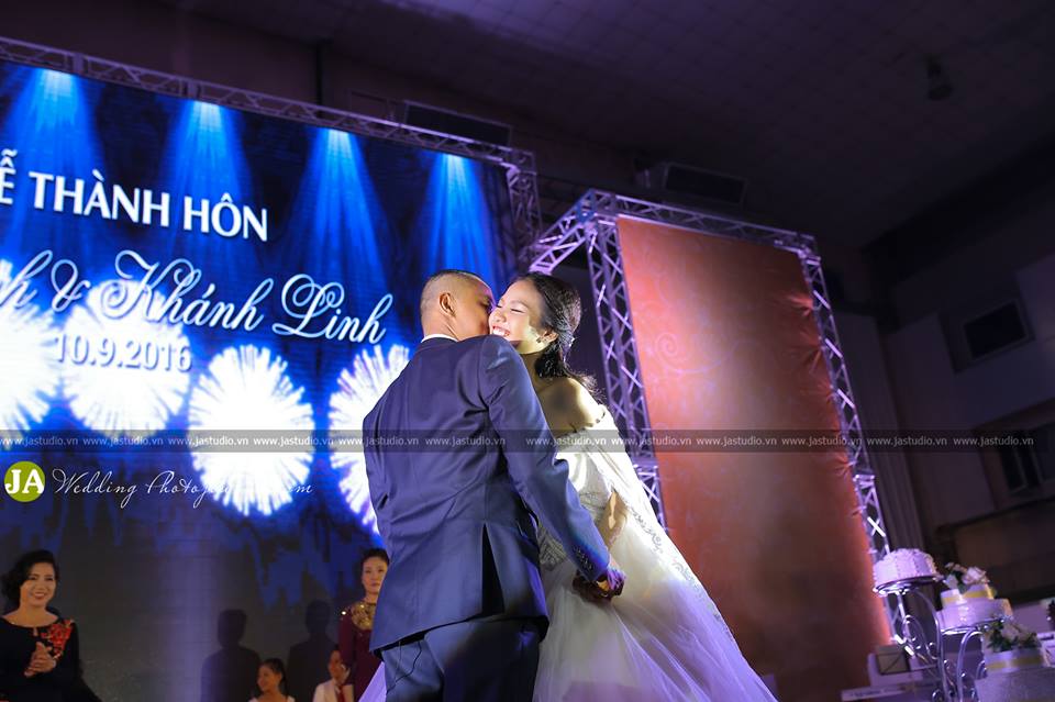 Đám cưới hoành tráng của Chí Anh và cô dâu kém 20 tuổi 9 Đám cưới hoành tráng của Chí Anh và cô dâu kém 20 tuổi 9