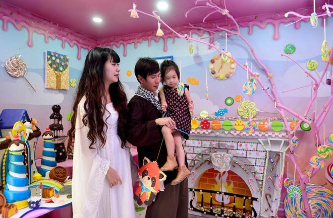 Sao Việt hào hứng với ngôi nhà bánh kẹo lớn nhất Việt Nam 1 Sao Việt hào hứng với ngôi nhà bánh kẹo lớn nhất Việt Nam 1