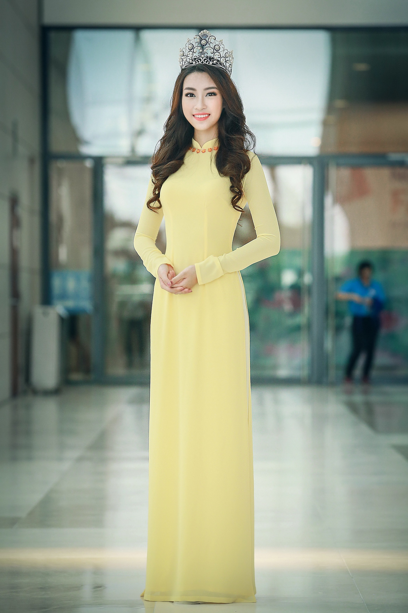 Hoa hậu Mỹ Linh tỏa sáng trong tà áo dài vàng tại sự kiện 2 Hoa hậu Mỹ Linh tỏa sáng trong tà áo dài vàng tại sự kiện 2