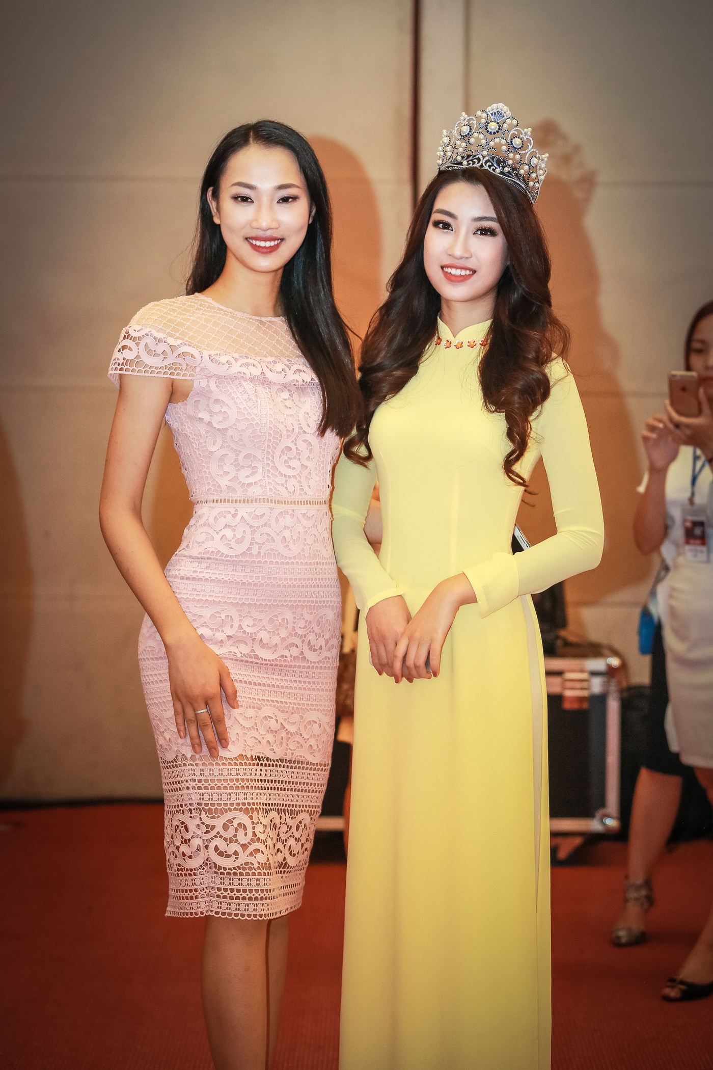 Hoa hậu Mỹ Linh tỏa sáng trong tà áo dài vàng tại sự kiện 8 Hoa hậu Mỹ Linh tỏa sáng trong tà áo dài vàng tại sự kiện 8