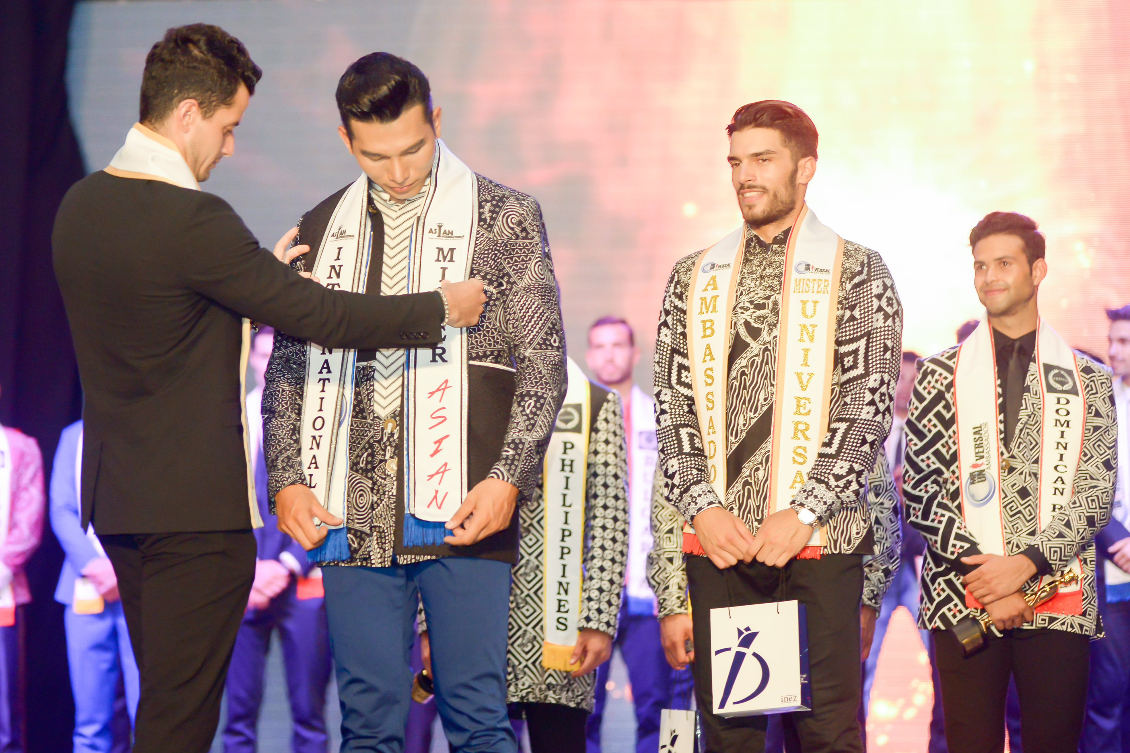 Ngọc Tình giành ngôi Á vương 1 tại Nam vương Đại sứ Hoàn cầu 2016 6 Ngọc Tình giành ngôi Á vương 1 tại Nam vương Đại sứ Hoàn cầu 2016 6