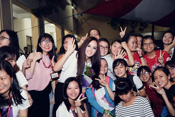 Ngỡ ngàng nhan sắc sau 10 năm đăng quang của Hoa hậu Mai Phương Thúy 12 Ngỡ ngàng nhan sắc sau 10 năm đăng quang của Hoa hậu Mai Phương Thúy 12