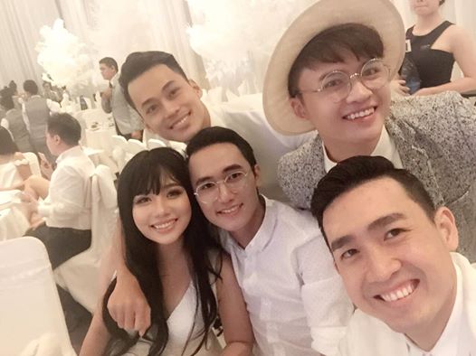 Hình ảnh mới không thể nhận ra của cô gái vừa ăn vừa hát 8 Hình ảnh mới không thể nhận ra của cô gái vừa ăn vừa hát 8