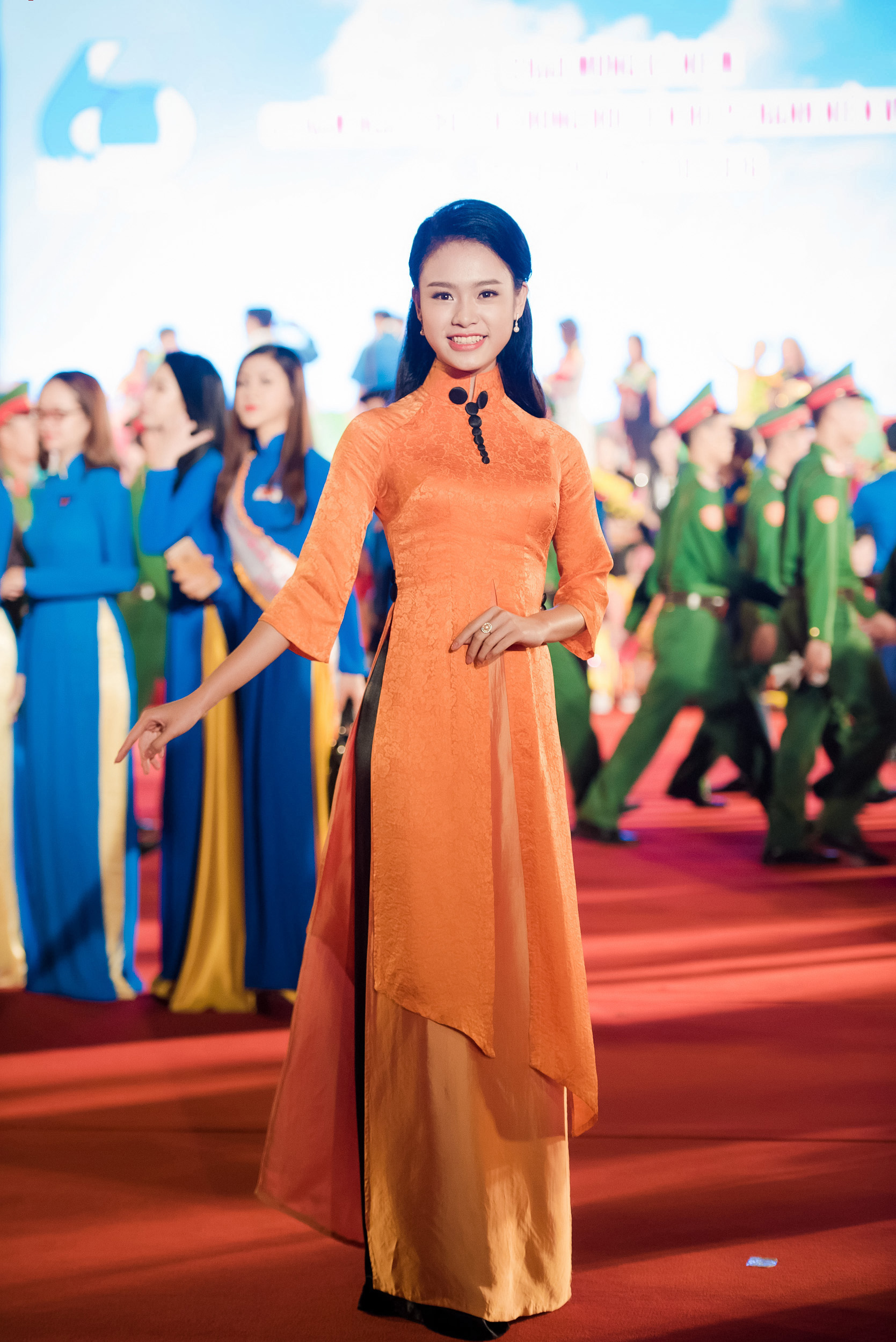 Người đẹp học giỏi nhất HHVN dịu dàng trong tà áo dài 1 Người đẹp học giỏi nhất HHVN dịu dàng trong tà áo dài 1