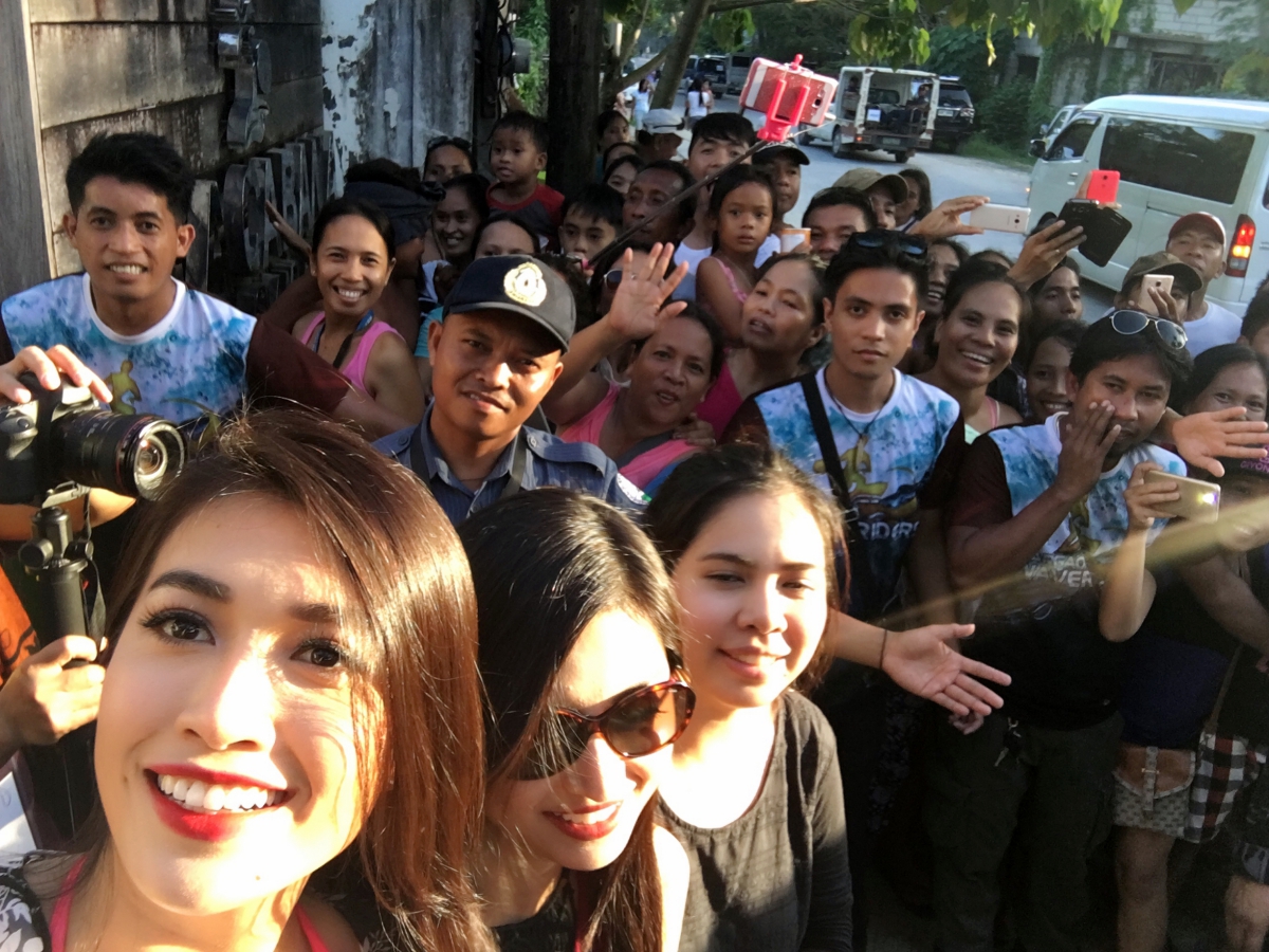 Á hậu Lệ Hằng bất ngờ trước tình cảm của người dân Philippines 8 Á hậu Lệ Hằng bất ngờ trước tình cảm của người dân Philippines 8