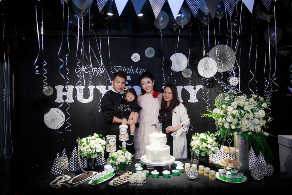 Á hậu Huyền My vẫn tất bật đi làm trong ngày sinh nhật 5 Á hậu Huyền My vẫn tất bật đi làm trong ngày sinh nhật 5