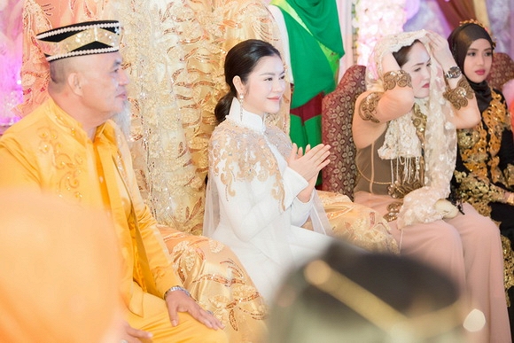 Lý Nhã Kỳ khoe vẻ đẹp Lý Nhã Kỳ khoe vẻ đẹp