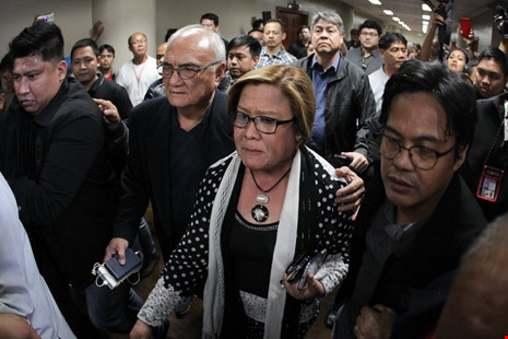 Nữ nghị sĩ chỉ trích Tổng thống Duterte bị bắt giữ 1