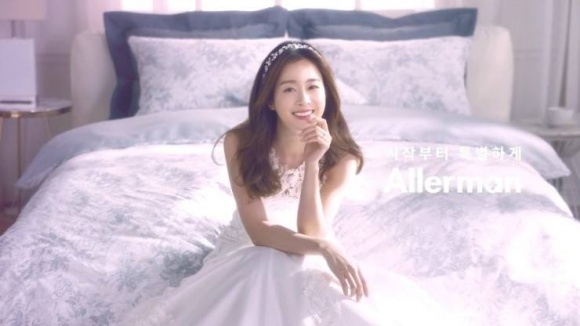 Kim Tae Hee gây sốt khi khoác váy cô dâu 6 Kim Tae Hee gây sốt khi khoác váy cô dâu 6