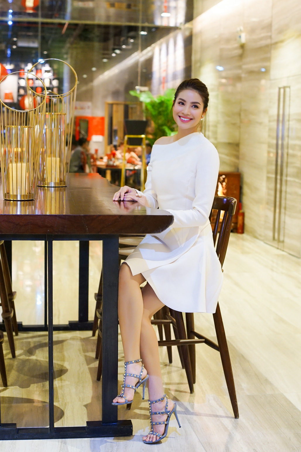 Hoa hậu Phạm Hương ra mắt MV “Và lắng nghe mình” đầy cảm xúc tri ân khán giả 3 Hoa hậu Phạm Hương ra mắt MV “Và lắng nghe mình” đầy cảm xúc tri ân khán giả 3