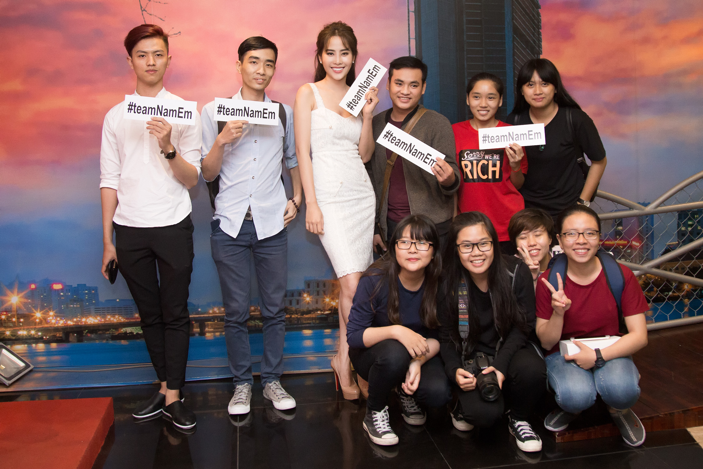 Nam Em họp fanclub tại rạp chiếu phim, tích cực quảng bá cho Nam Em họp fanclub tại rạp chiếu phim, tích cực quảng bá cho