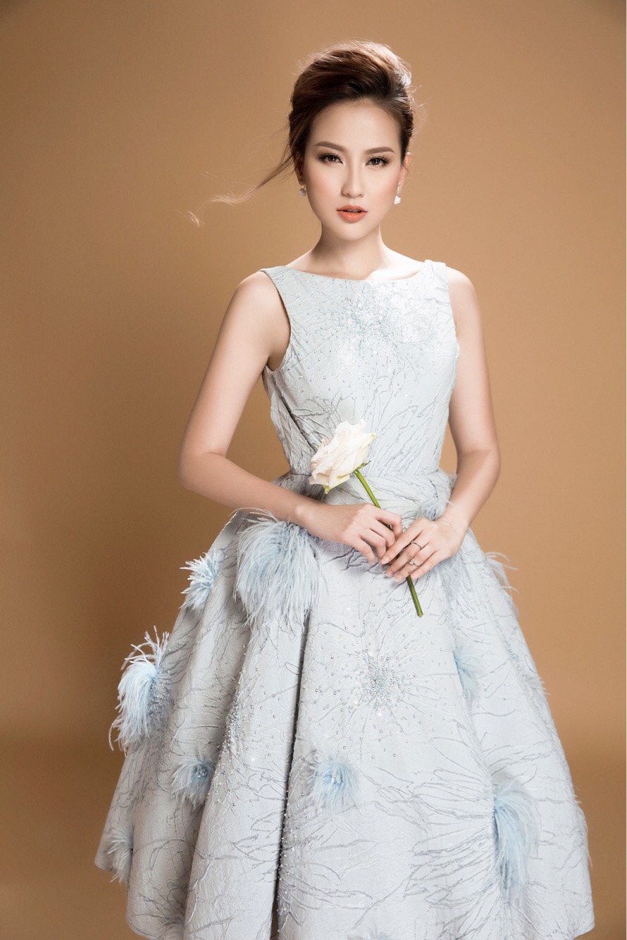 Hoa khôi Khánh Ngân đẹp ngây ngất với váy áo công chúa 5 Hoa khôi Khánh Ngân đẹp ngây ngất với váy áo công chúa 5