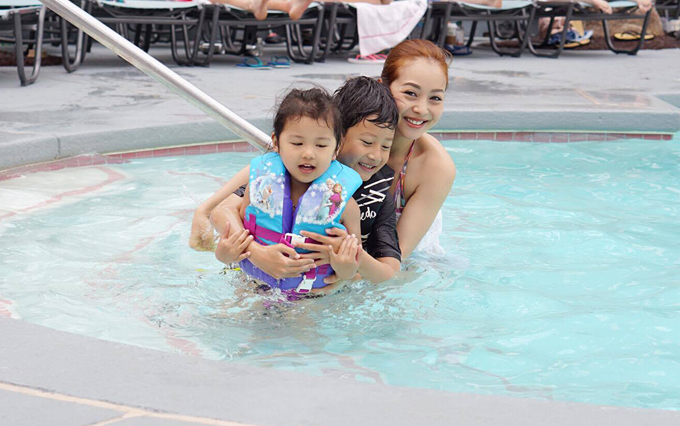 Jennifer Phạm đưa 3 con đi nghỉ dưỡng tại Las Vegas 3 Jennifer Phạm đưa 3 con đi nghỉ dưỡng tại Las Vegas 3