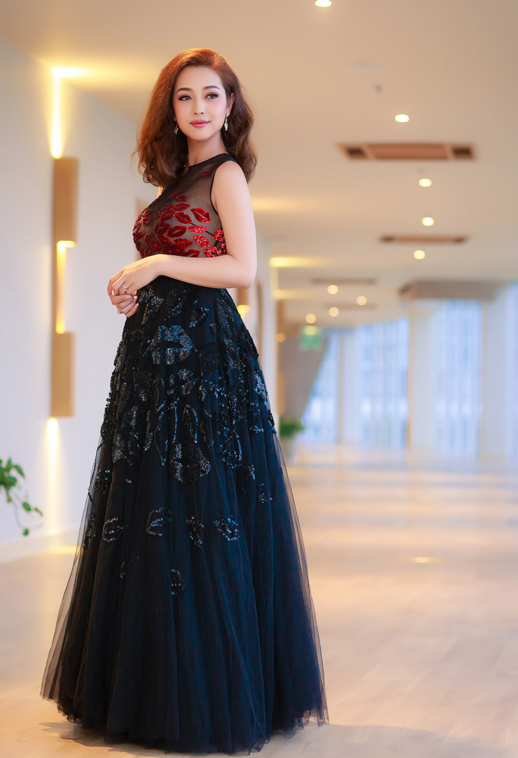 Jennifer Phạm diện đầm xuyên thấu táo bạo hội ngộ bên chồng cũ 1 Jennifer Phạm diện đầm xuyên thấu táo bạo hội ngộ bên chồng cũ 1