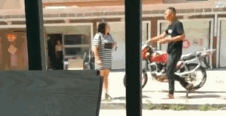 Trung Quốc: Mắng chửi mẹ chồng thậm tệ, người phụ nữ bị chồng đánh cho thừa sống thiếu chết - Ảnh 2.