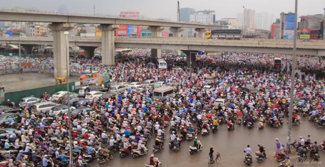 Chuyên gia hiến kế giúp Hà Nội hết tắc đường: Bỏ xe máy đi, tạo điều kiện cho toàn dân sở hữu ô tô - Ảnh 2.