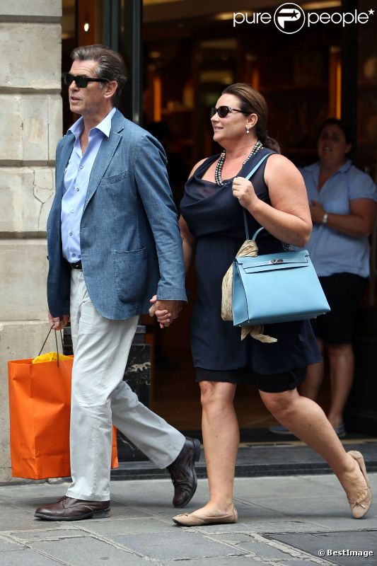 Tài tử Điệp viên 007 Pierce Brosnan dọa ly hôn nếu vợ 'phẫu thuật thẩm mỹ' 12