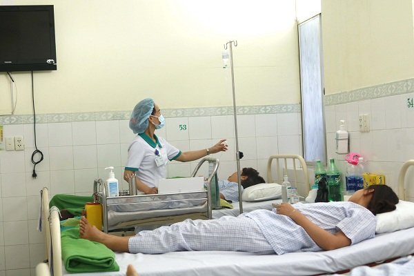 Đà Nẵng: 46 du khách Lào nhập viện do ngộ độc thực phẩm 1