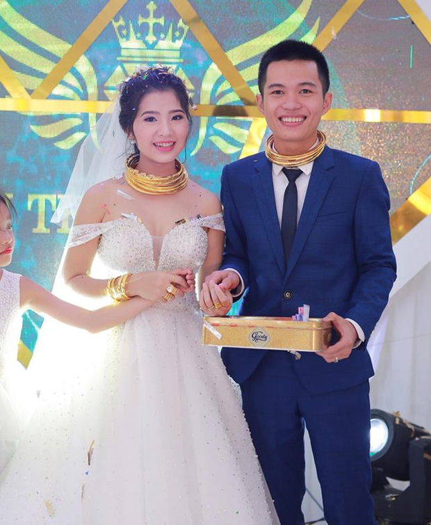 Chú rể trong đám cưới siêu khủng ở Nghệ An: “Chuyện trao vàng là tục lệ ở quê, chúng tôi không khoe khoang - Ảnh 1.