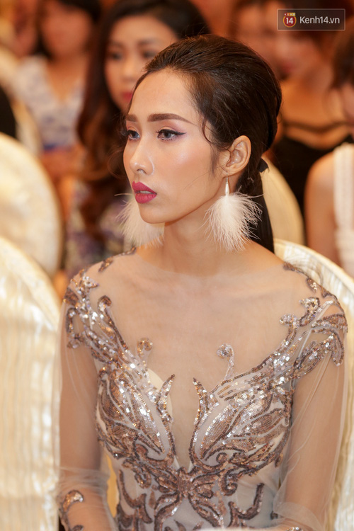 Bất ngờ trước vẻ ngoài kém sắc, già dặn của loạt thí sinh Hoa hậu Hoàn vũ Việt Nam 2017 ngoài đời thật - Ảnh 3.