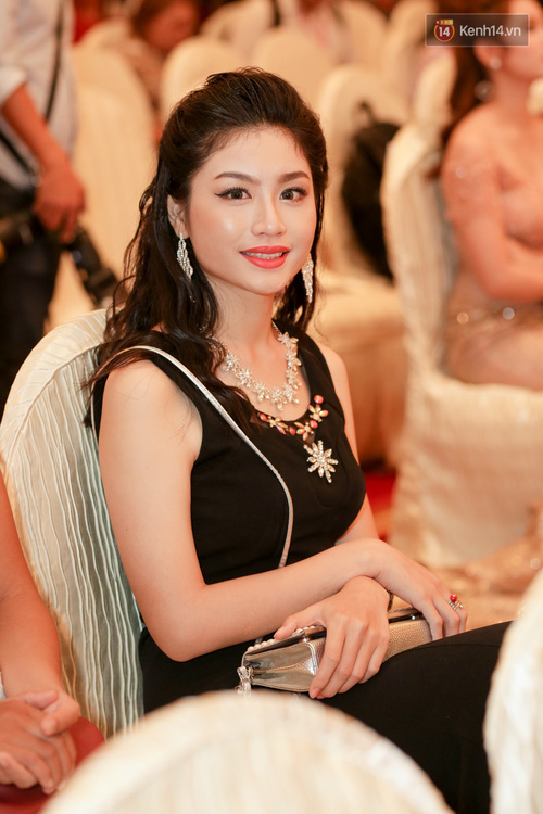 Bất ngờ trước vẻ ngoài kém sắc, già dặn của loạt thí sinh Hoa hậu Hoàn vũ Việt Nam 2017 ngoài đời thật - Ảnh 4.