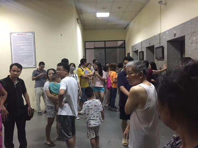 Hà Nội: Cháy chung cư lúc rạng sáng, hàng trăm cư dân đang ngủ bật dậy hò nhau chạy thoát nạn 1 Hà Nội: Cháy chung cư lúc rạng sáng, hàng trăm cư dân đang ngủ bật dậy hò nhau chạy thoát nạn 1