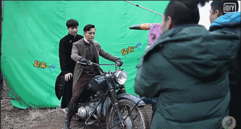 Bất ngờ khi xem hậu trường cảnh cưỡi ngựa, đạp xe trong phim Trung Quốc 8
