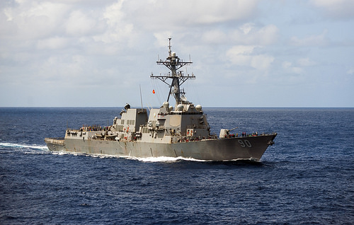 Trung Quốc tức tối xua đuổi tàu chiến Mỹ gần Hoàng Sa 1