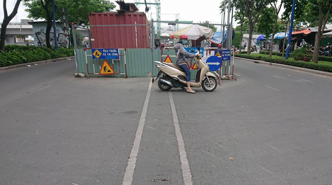 Nhân chứng kể vụ cảnh sát cơ động “lên gối” vào bụng học sinh ở Sài Gòn - Ảnh 1.