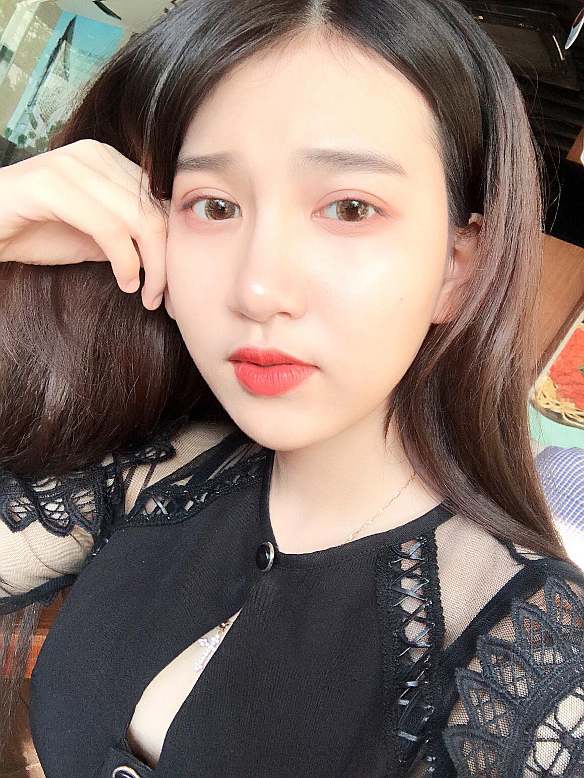 Quà sinh nhật sang chảnh từ bạn trai hơn 8 tuổi của cô em út trong Quà sinh nhật sang chảnh từ bạn trai hơn 8 tuổi của cô em út trong