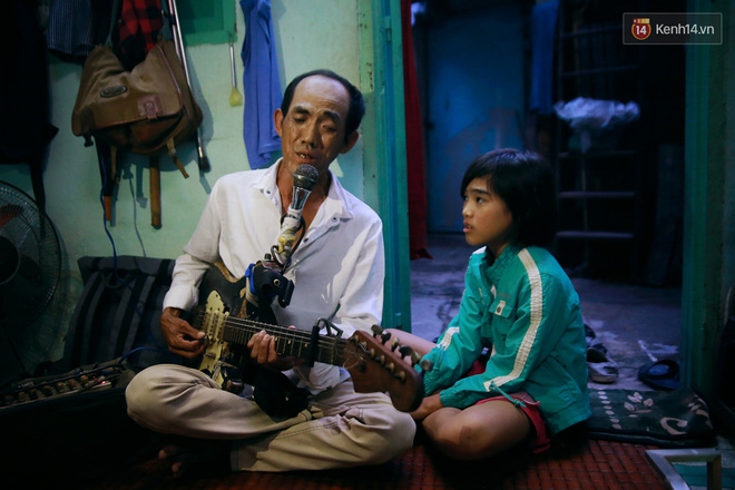 Chuyện Tám mù hát rong - Người cha lang thang Sài Gòn bán tiếng ca kiếm tiền chữa trị đôi mắt cho con gái - Ảnh 16.