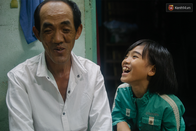 Chuyện Tám mù hát rong - Người cha lang thang Sài Gòn bán tiếng ca kiếm tiền chữa trị đôi mắt cho con gái - Ảnh 18.