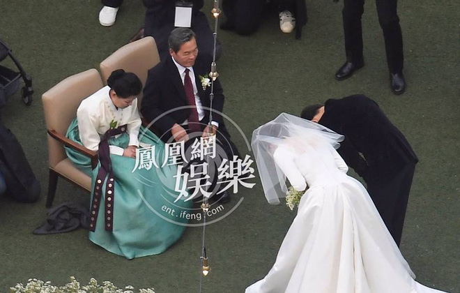 Những khoảnh khắc ngọt ngào và xúc động trong đám cưới Song Joong Ki - Song Hye Kyo - Ảnh 11.