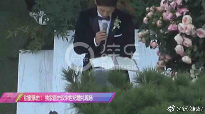 2 bố con Song Joong Ki đều xúc động rơi nước mắt trong lễ cưới - Ảnh 1.