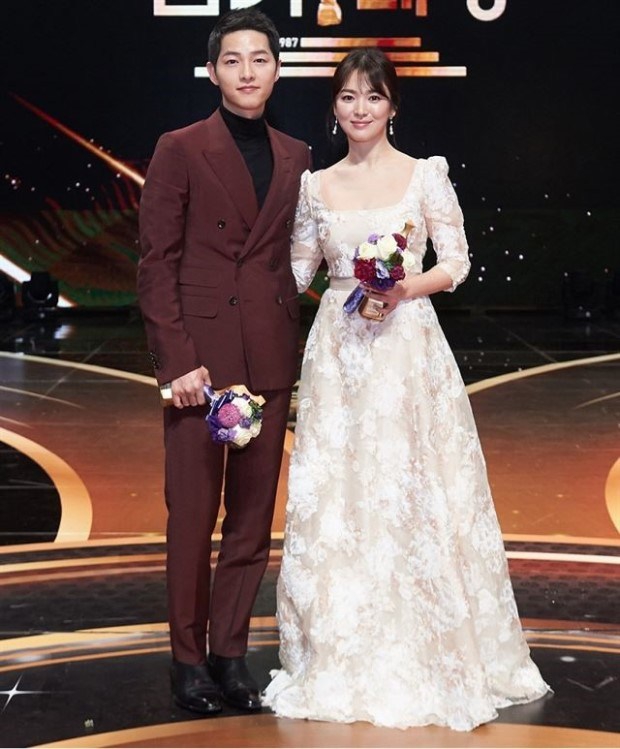 Hóa ra váy cưới của Song Hye Kyo đã được tiết lộ từ trước mà chúng ta chẳng hề hay biết - Ảnh 14.