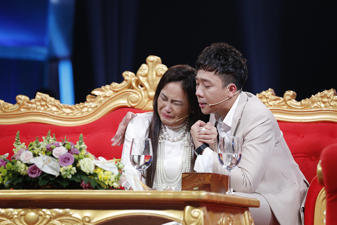 Trấn Thành giàn giụa nước mắt nghe Thanh Hằng kể về cuộc đời bị chồng đánh, tới mức tự tử - Ảnh 4. Trấn Thành giàn giụa nước mắt nghe Thanh Hằng kể về cuộc đời bị chồng đánh, tới mức tự tử 3