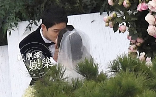 Những khoảnh khắc ngọt ngào và xúc động trong đám cưới Song Joong Ki - Song Hye Kyo - Ảnh 10.