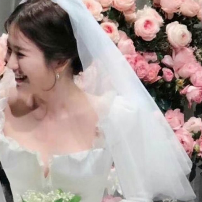 Hóa ra váy cưới của Song Hye Kyo đã được tiết lộ từ trước mà chúng ta chẳng hề hay biết - Ảnh 6.