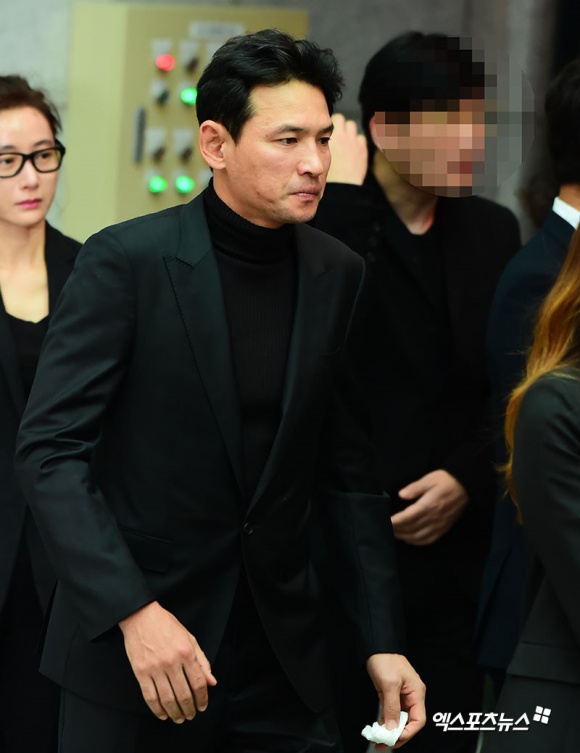 Loạt sao Hàn không kìm nổi nước mắt tại lễ tang tài tử 'Reply 1988' - Kim Joo Hyuk 8