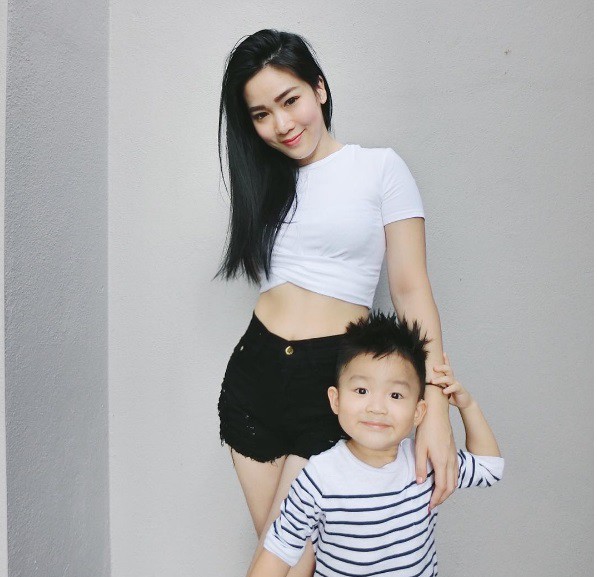 Hot mom 2 con nổi tiếng nhất nhì châu Á: Xinh đẹp, chồng chiều, con siêu đáng yêu - Ảnh 2.