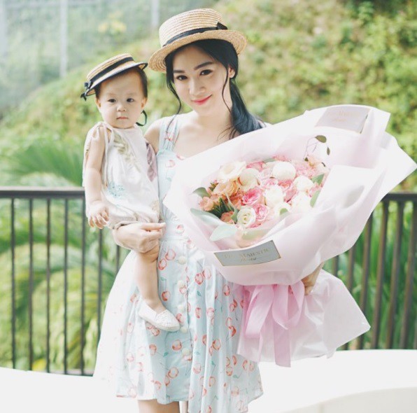 Hot mom 2 con nổi tiếng nhất nhì châu Á: Xinh đẹp, chồng chiều, con siêu đáng yêu - Ảnh 25.
