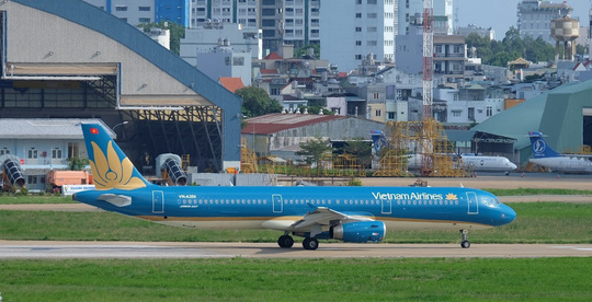Máy bay Vietnam Airlines thay đổi lịch trình, hạ cánh khẩn cứu 2 hành khách 2