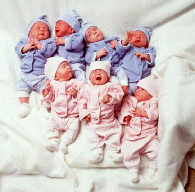  Ca sinh 7 đầu tiên trên thế giới và cuộc sống của gia đình họ sau 20 năm khiến ai cũng kinh ngạc - Ảnh 4.