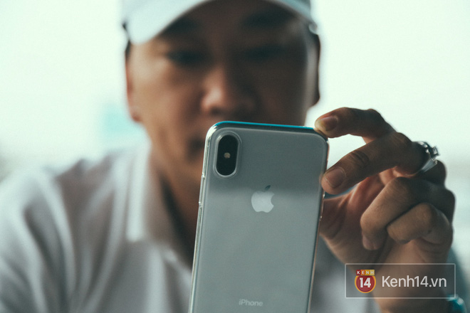 Bỏ 68 triệu mua iPhone X đầu tiên tại Việt Nam, bầu show Nguyễn Huy không dám cầm trên tay khi ra đường 2 Bỏ 68 triệu mua iPhone X đầu tiên tại Việt Nam, bầu show Nguyễn Huy không dám cầm trên tay khi ra đường 2