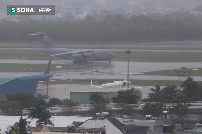 [NÓNG] Siêu vận tải cơ Boeing C-17 Globemaster III chở đoàn tiền trạm Mỹ tham dự APEC đã hạ cánh xuống sân bay Đà Nẵng - Ảnh 7.