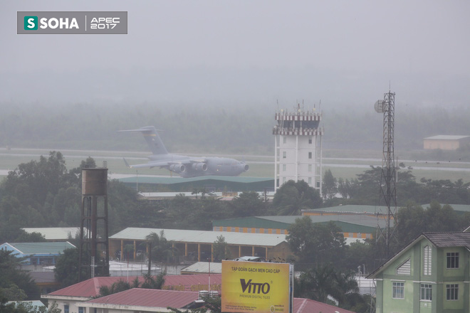 [NÓNG] Siêu vận tải cơ Boeing C-17 Globemaster III chở đoàn tiền trạm Mỹ tham dự APEC đã hạ cánh xuống sân bay Đà Nẵng - Ảnh 6.