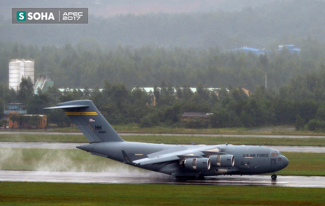[NÓNG] Siêu vận tải cơ Boeing C-17 Globemaster III chở đoàn tiền trạm Mỹ tham dự APEC đã hạ cánh xuống sân bay Đà Nẵng - Ảnh 3.