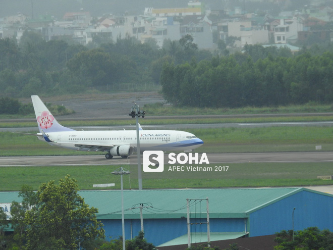 [CẬP NHẬT] Loạt máy bay chở các quan chức cấp cao kinh tế-ngoại giao dự APEC đáp xuống Đà Nẵng - Ảnh 1.