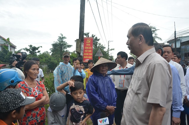 Chủ tịch nước Trần Đại Quang vào thăm người dân vùng rốn lũ Đà Nẵng - Ảnh 9.