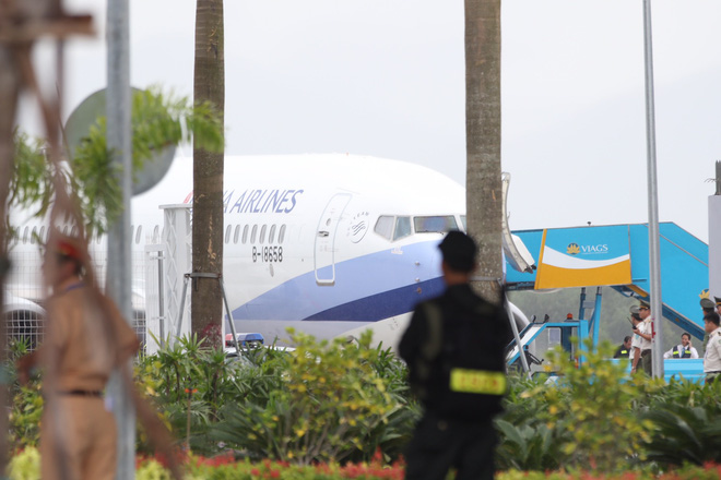 [CẬP NHẬT] Loạt máy bay chở các quan chức cấp cao kinh tế-ngoại giao dự APEC đáp xuống Đà Nẵng - Ảnh 4.
